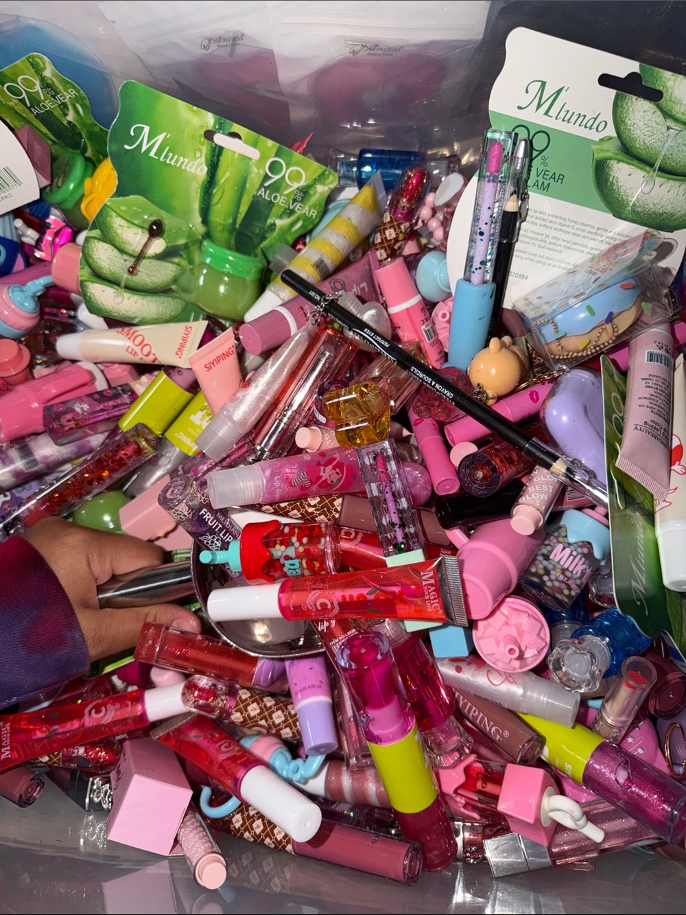 18-20 piece lipgloss scoop